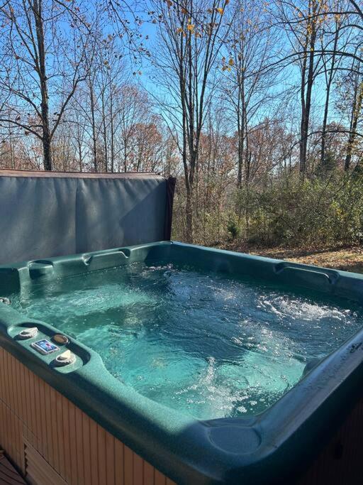 Optimum Cabin #12 With Hot Tub And Jacuzzi On Patoka Lake In Southern Indiana Seymour Bagian luar foto